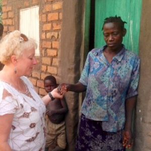 Fran Hallgren praying with African woman